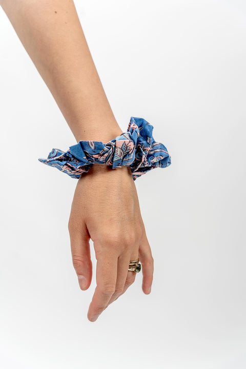 SCRUNCHIE - BLUE FLORAL