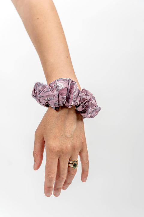 SCRUNCHIE - CRIMSON FLORAL