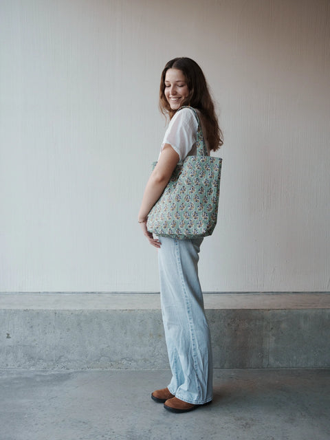 CLASSIC TOTE BAG