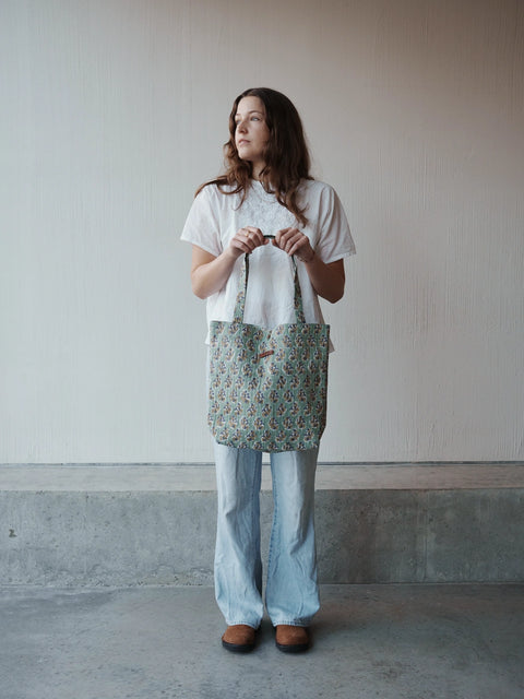 CLASSIC TOTE BAG