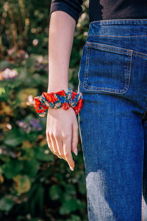 SCRUNCHIE - RED FLORAL